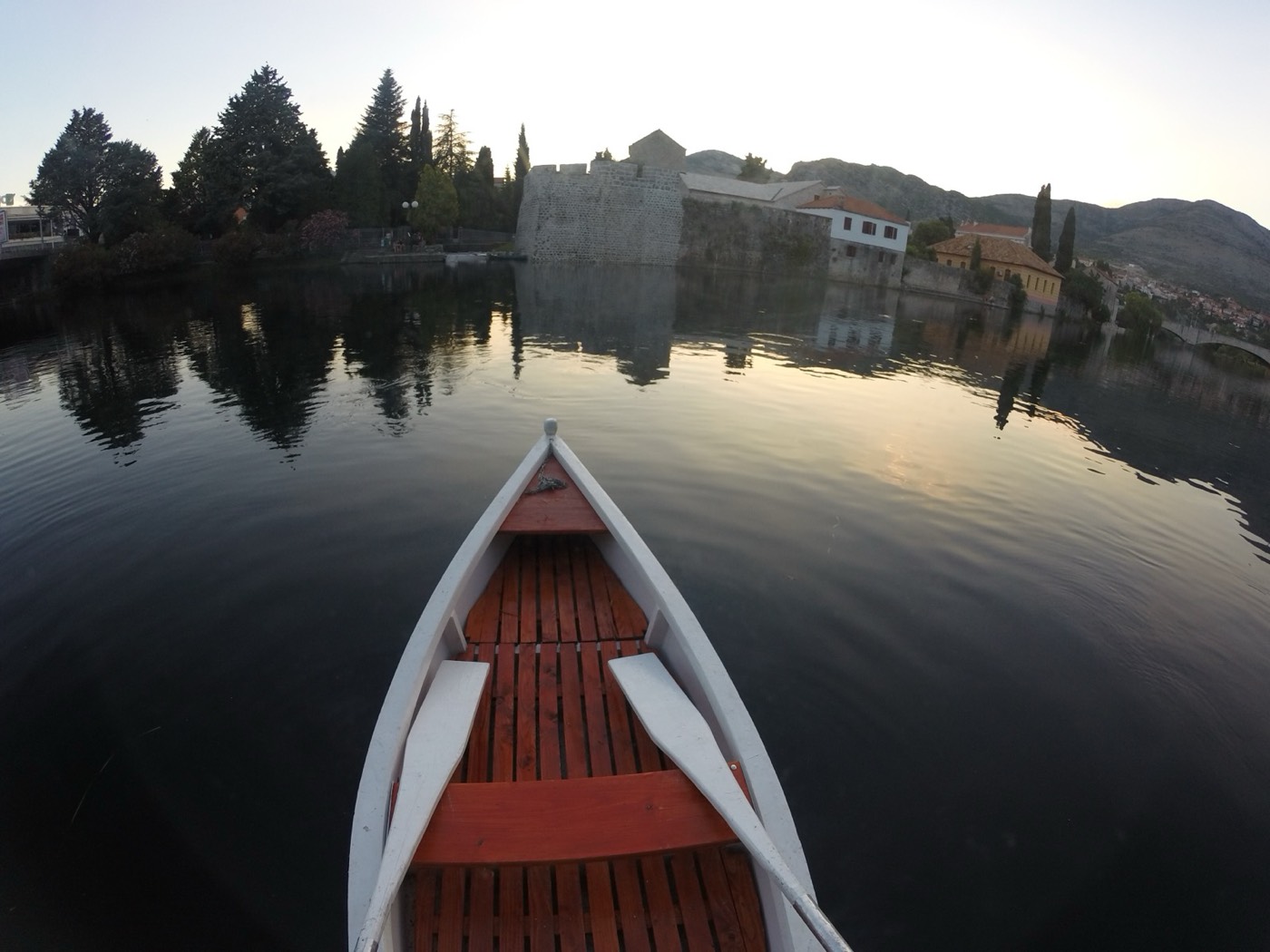 A traditional boat on the Trebišnjica in front of the Old Town